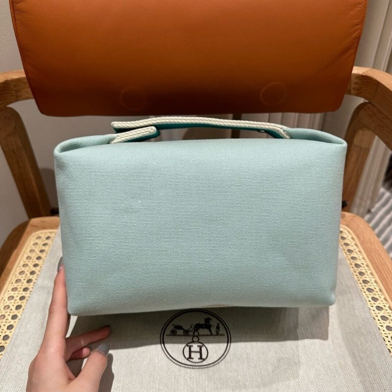 Hermes toiletery bag - Image 4