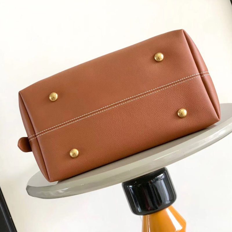 LV Low Key Hobo MM - Image 5