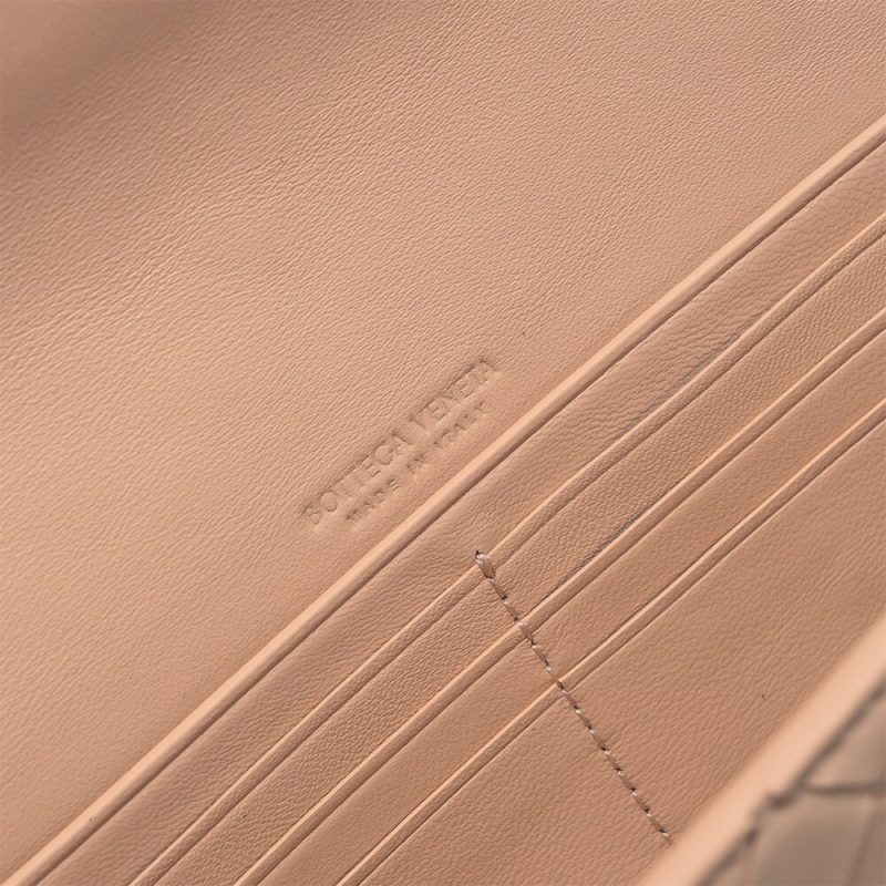 Bottega Veneta Andiamo Clutch(HIGH-END GRADE) - Image 7