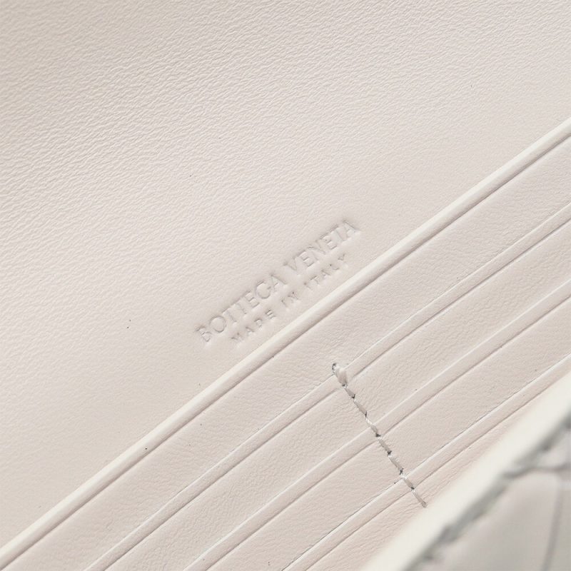 Bottega Veneta Andiamo Clutch(HIGH-END GRADE) - Image 7