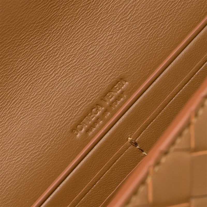 Bottega Veneta Andiamo Clutch(HIGH-END GRADE) - Image 7