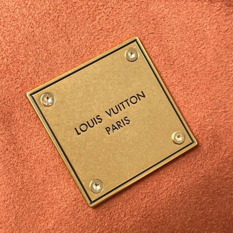 LV Low Key Cabas MM - Image 7