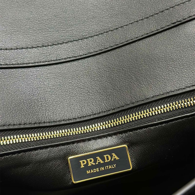 Prada Triangle logo leather tote - Image 7