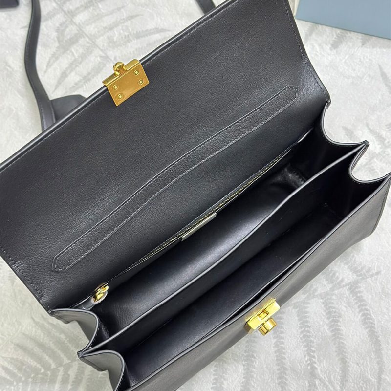 Prada Triangle logo leather tote - Image 8