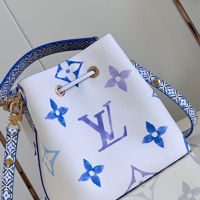 LV By the Pool NEONOE BB - Image 5