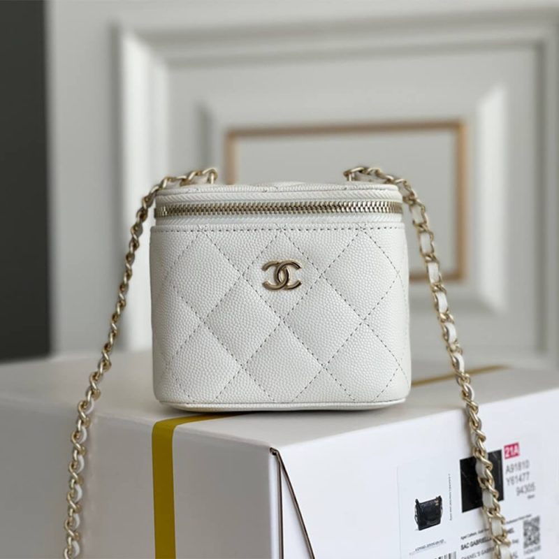Chanel chain cosmetic bag(high-end grade) - Image 2