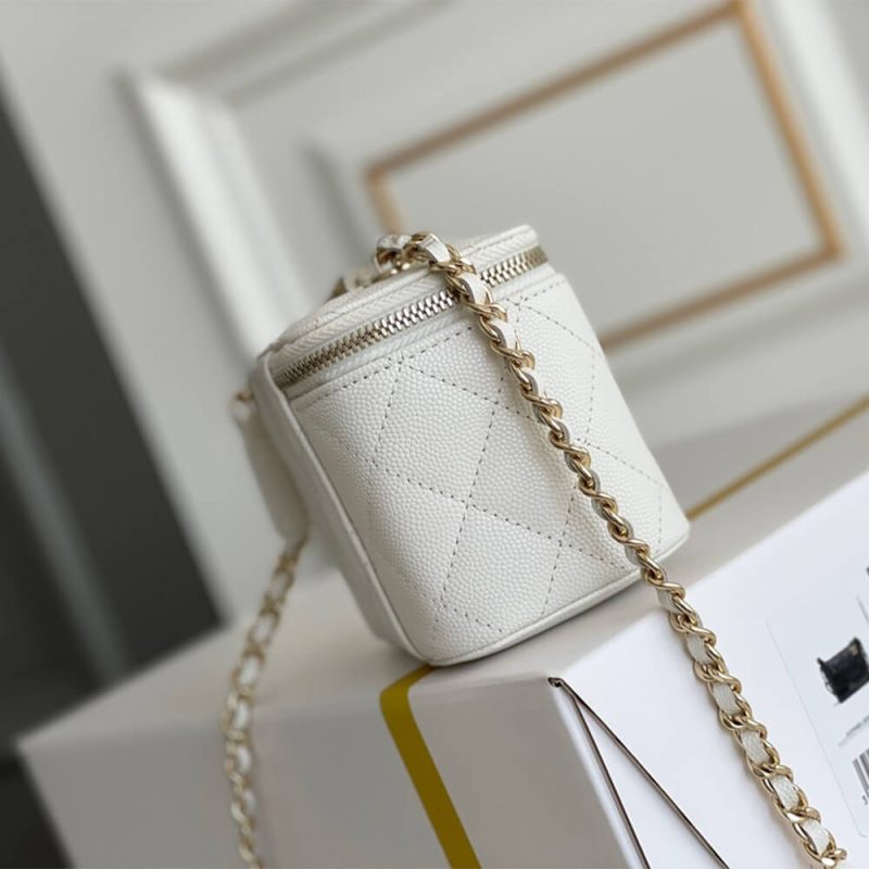 Chanel chain cosmetic bag(high-end grade) - Image 3