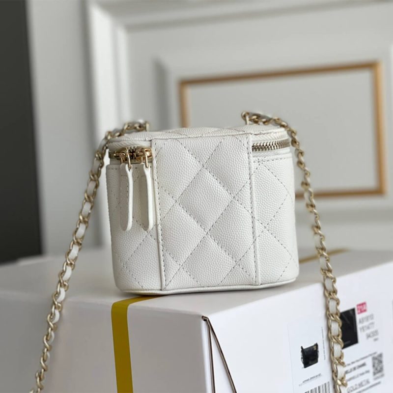 Chanel chain cosmetic bag(high-end grade) - Image 4