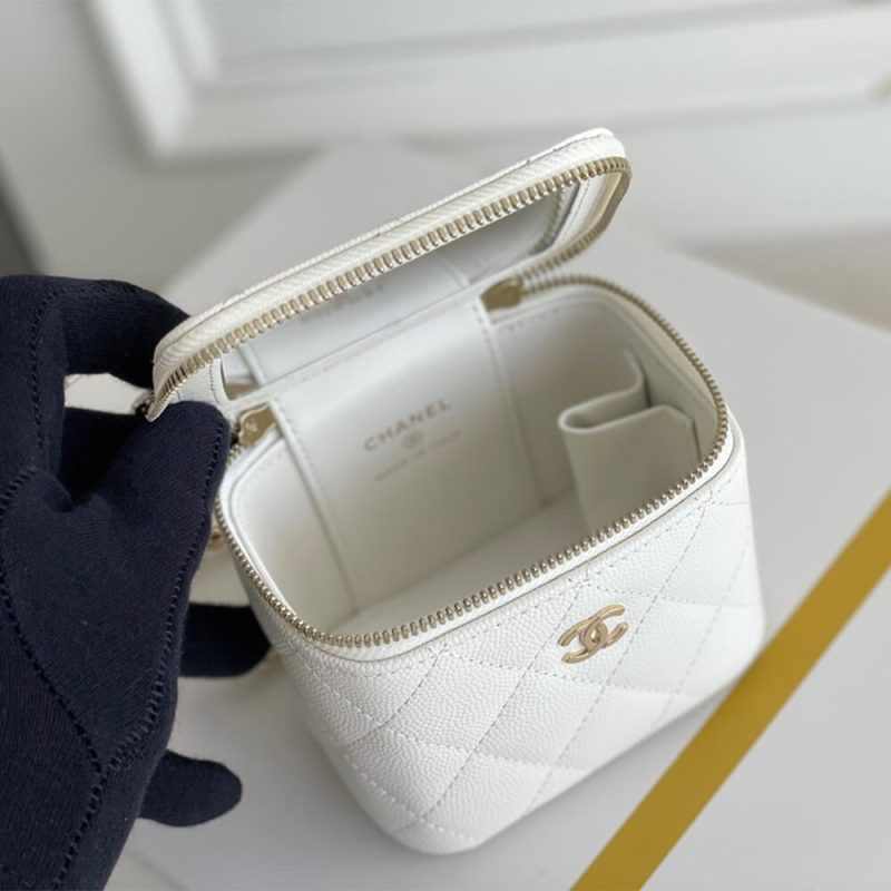 Chanel chain cosmetic bag(high-end grade) - Image 8