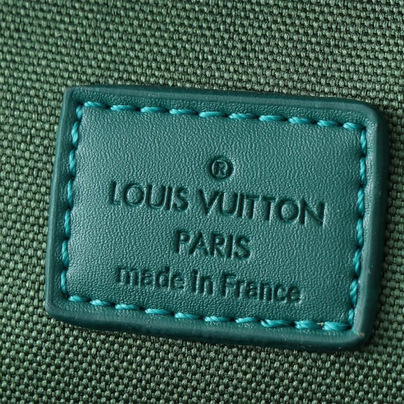 LV Avenue Slingbag - Image 7
