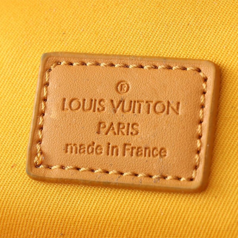 LV Avenue Slingbag - Image 7