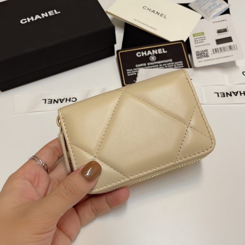 CHANEL Zipper wallet - Image 3
