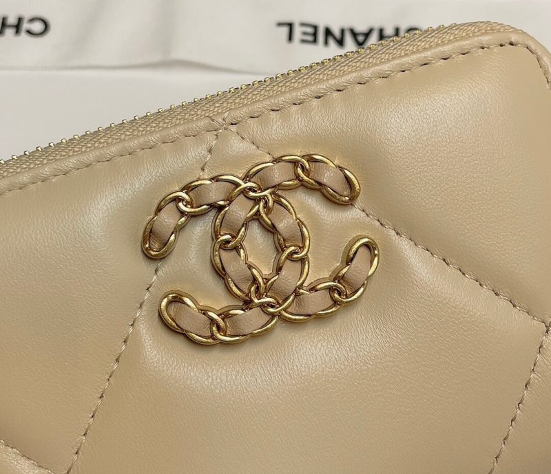 CHANEL Zipper wallet - Image 5