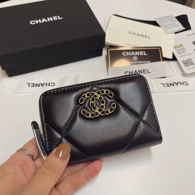 CHANEL Zipper wallet - Image 2