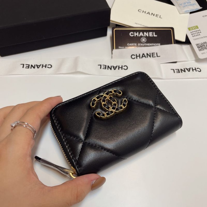 CHANEL Zipper wallet - Image 5