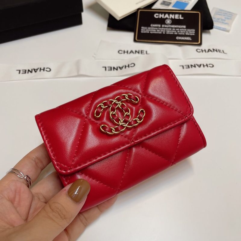 CHANEL 19 card holder with flap - Image 2