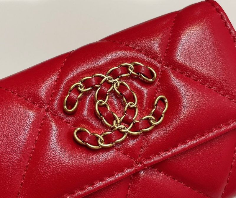 CHANEL 19 card holder with flap - Image 6