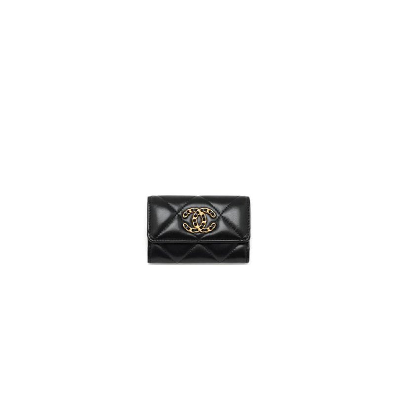 CHANEL 19 card holder with flap