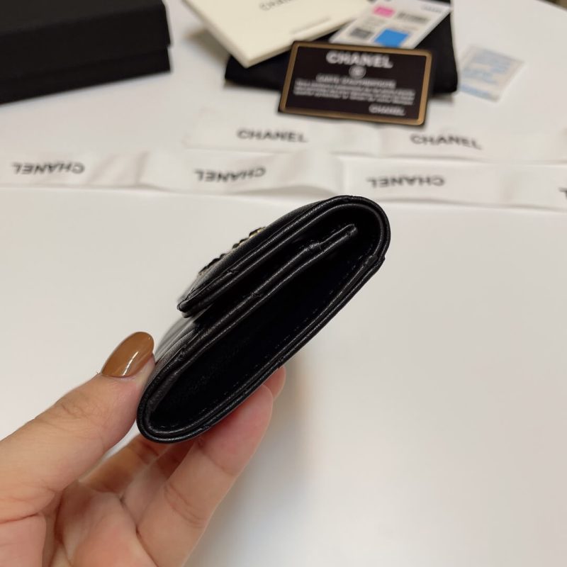 CHANEL 19 card holder with flap - Image 4
