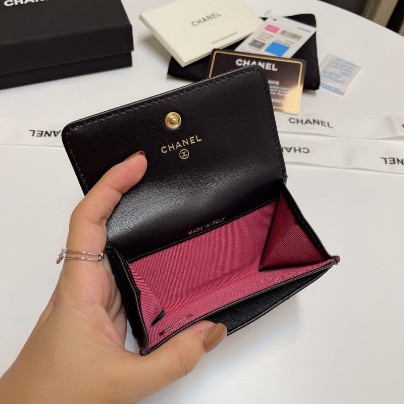 CHANEL 19 card holder with flap - Image 8