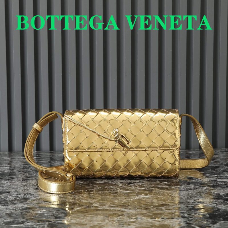 Bottega Veneta Mini Andiamo Crossbody Bag(high-end grade) - Image 2