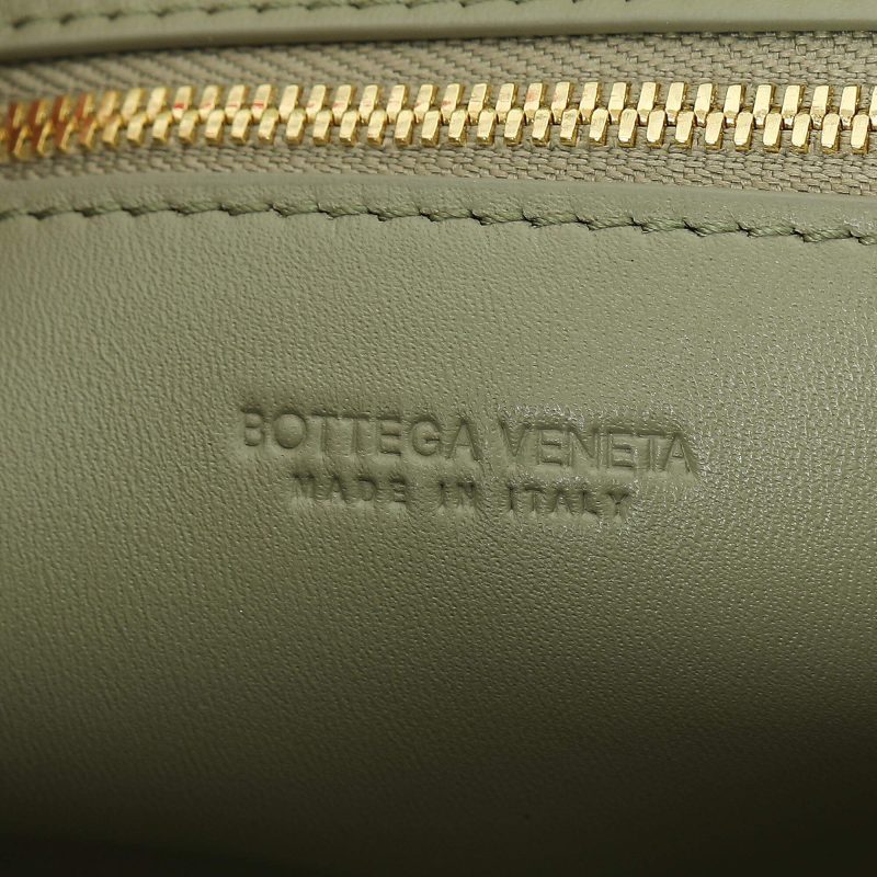 Bottega Veneta Mini Andiamo Crossbody Bag(high-end grade) - Image 7