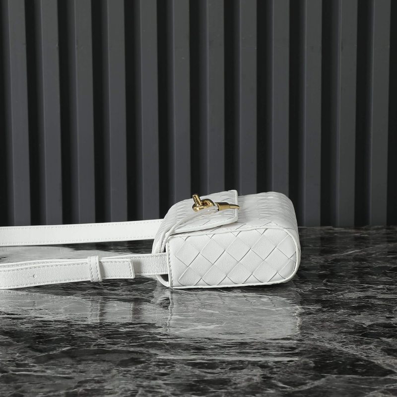 Bottega Veneta Mini Andiamo Crossbody Bag(high-end grade) - Image 4