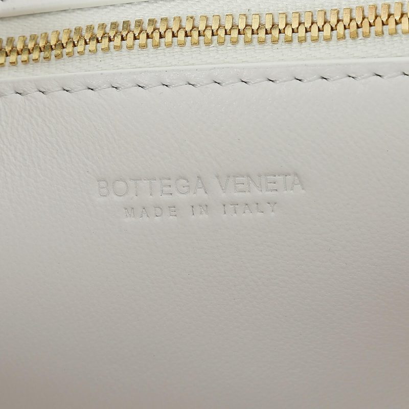 Bottega Veneta Mini Andiamo Crossbody Bag(high-end grade) - Image 7