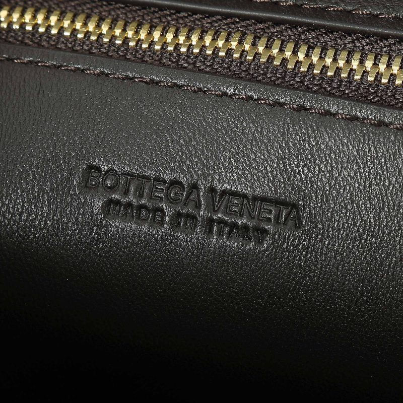 Bottega Veneta Mini Andiamo Crossbody Bag(high-end grade) - Image 7