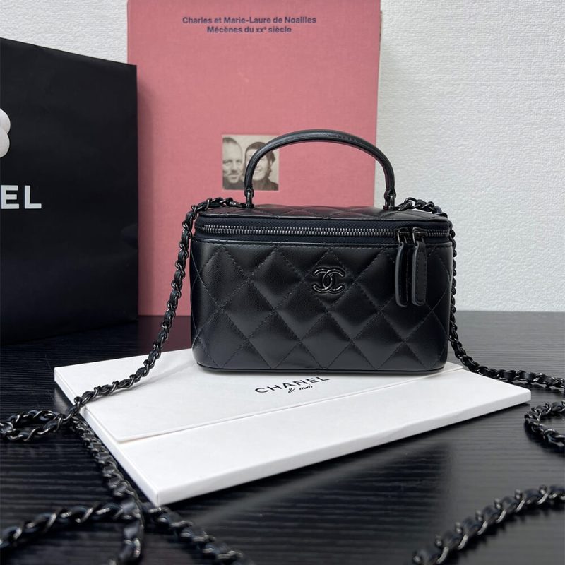CHANEL Long Vanity with chain - Image 2