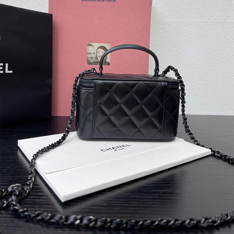 CHANEL Long Vanity with chain - Image 4