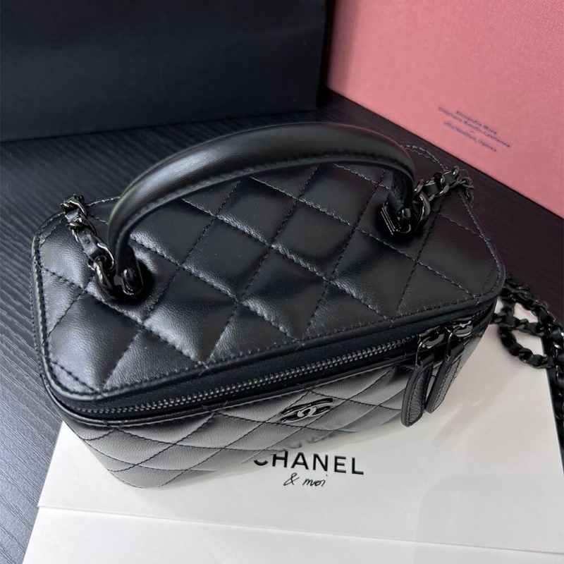 CHANEL Long Vanity with chain - Image 5