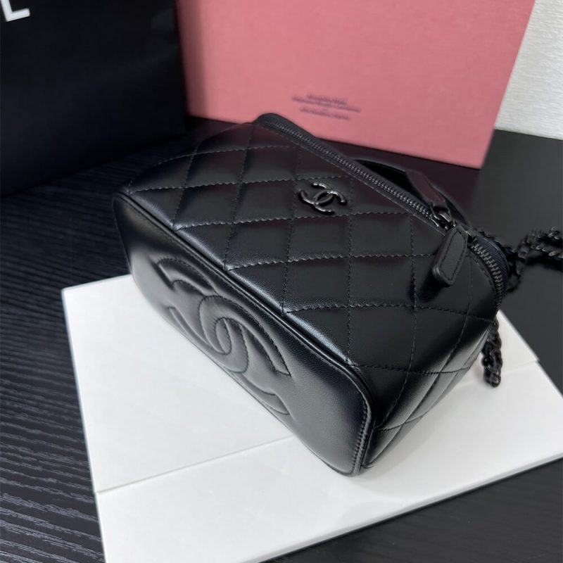 CHANEL Long Vanity with chain - Image 6