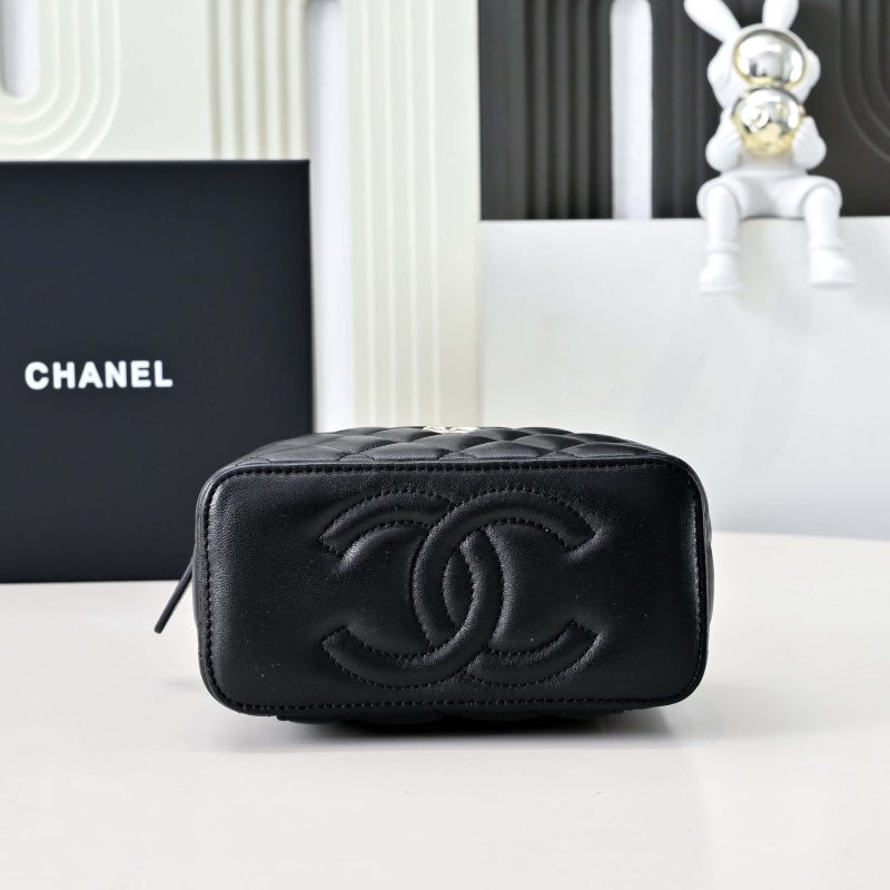 CHANEL Long Vanity with chain - Image 5