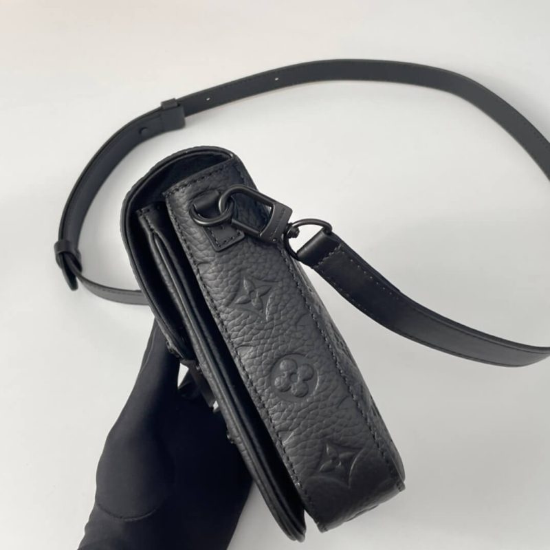 LV S-Lock Vertical wearable wallet - Image 3