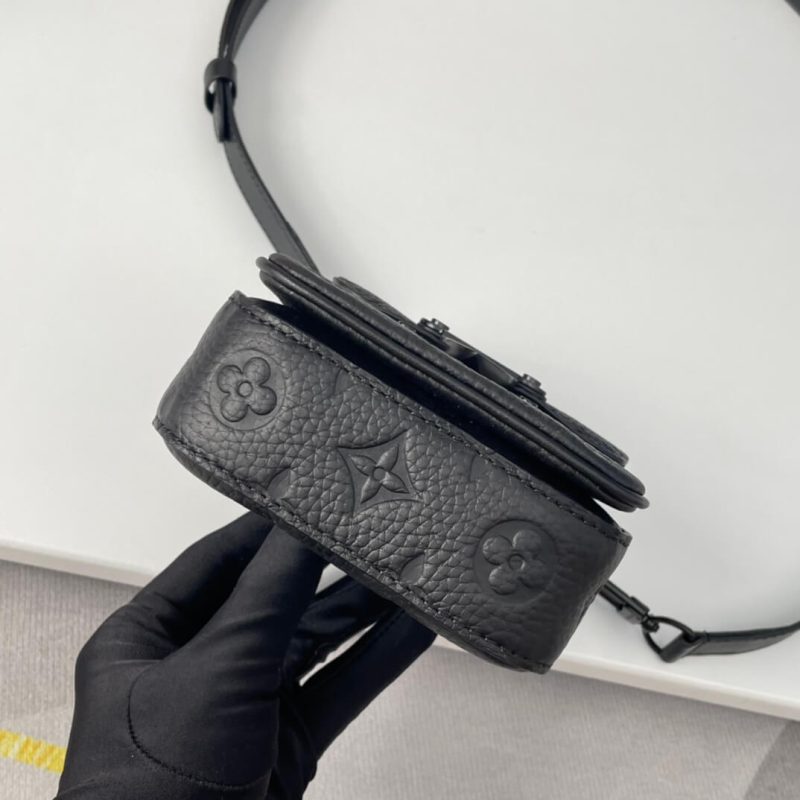 LV S-Lock Vertical wearable wallet - Image 5