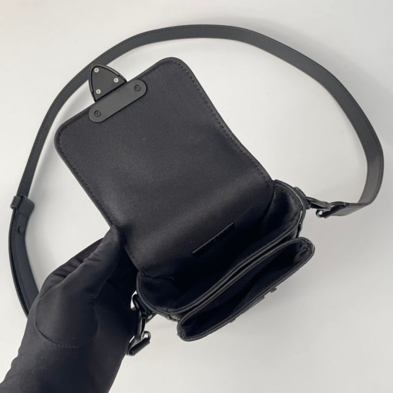 LV S-Lock Vertical wearable wallet - Image 8