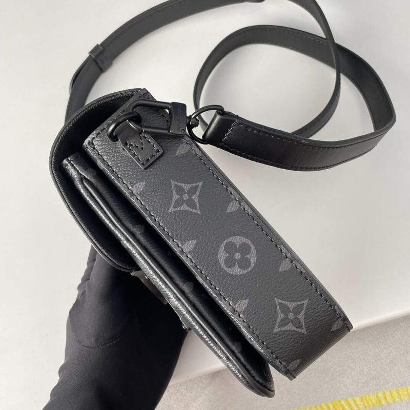 LV S-Lock Vertical wearable wallet - Image 3