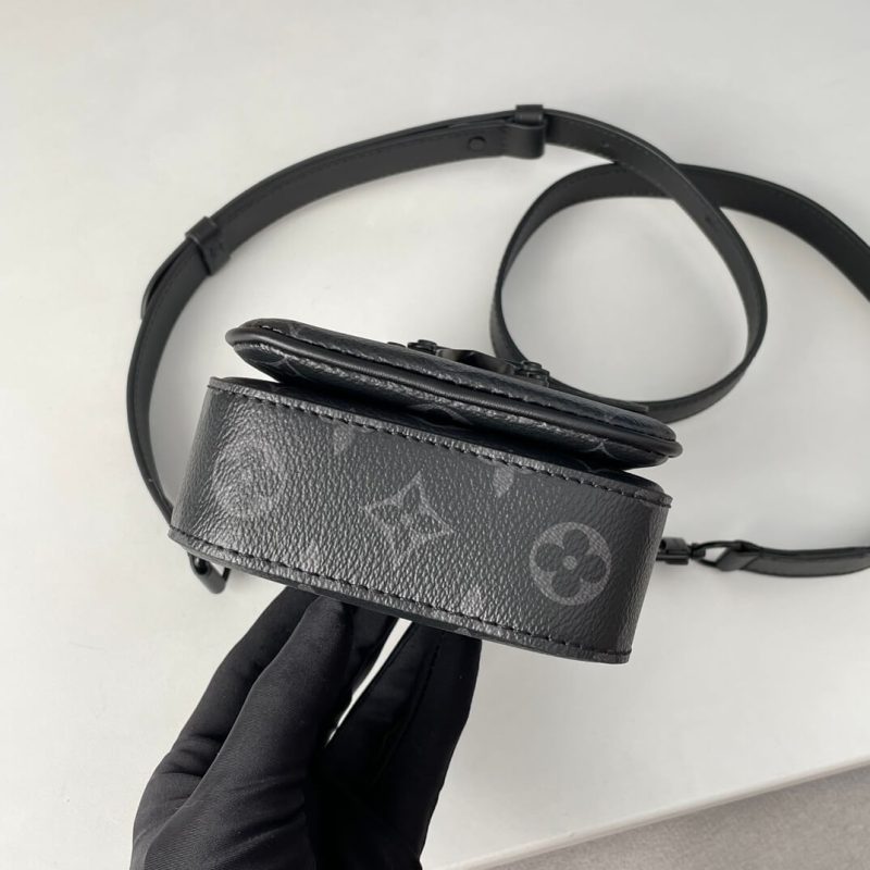 LV S-Lock Vertical wearable wallet - Image 5