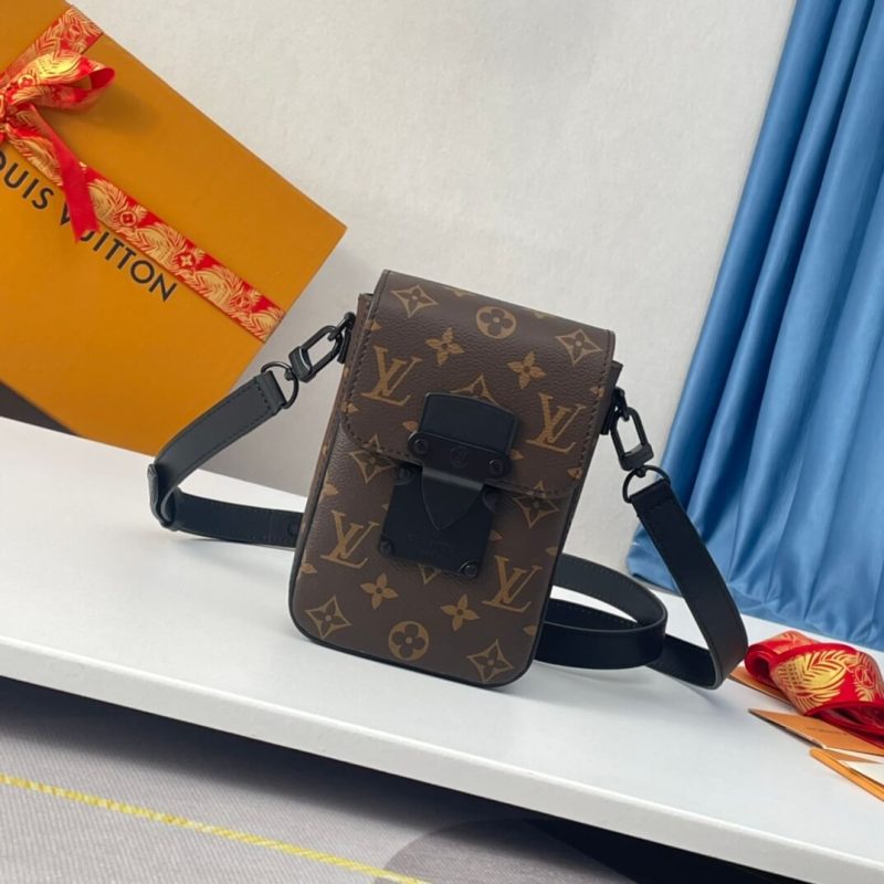 LV S-Lock Vertical wearable wallet - Image 2