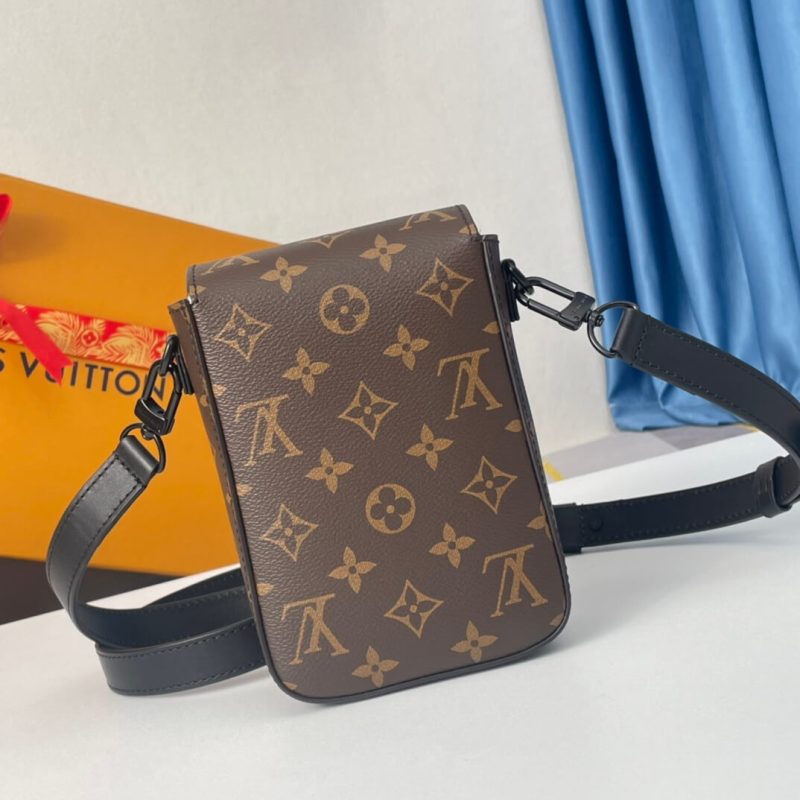 LV S-Lock Vertical wearable wallet - Image 4