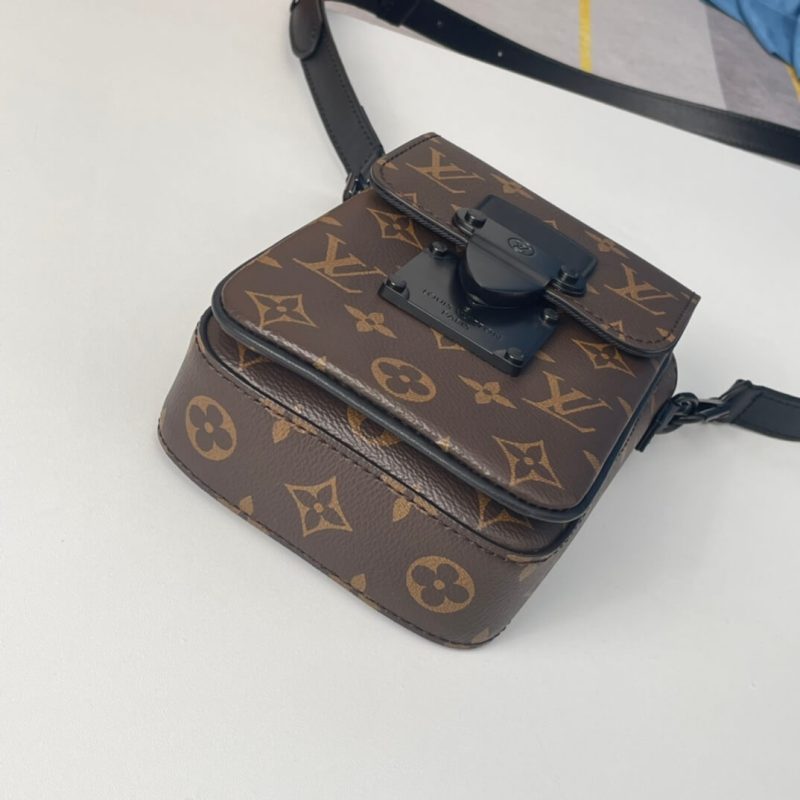 LV S-Lock Vertical wearable wallet - Image 5