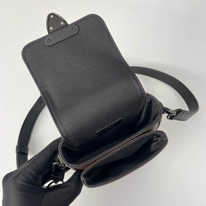 LV S-Lock Vertical wearable wallet - Image 8