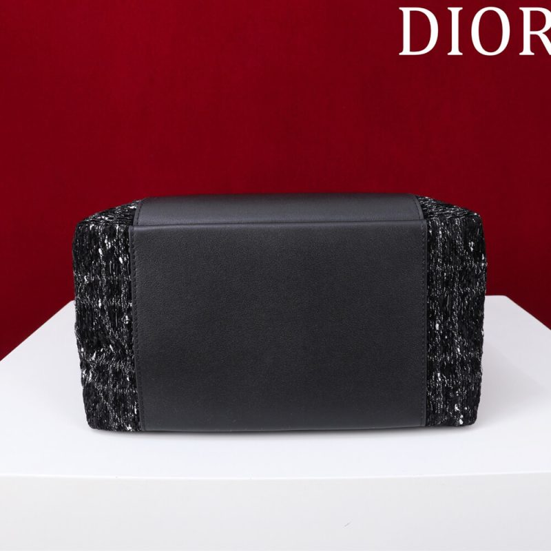 Dior Medium Signature Bucket Bag - Image 5