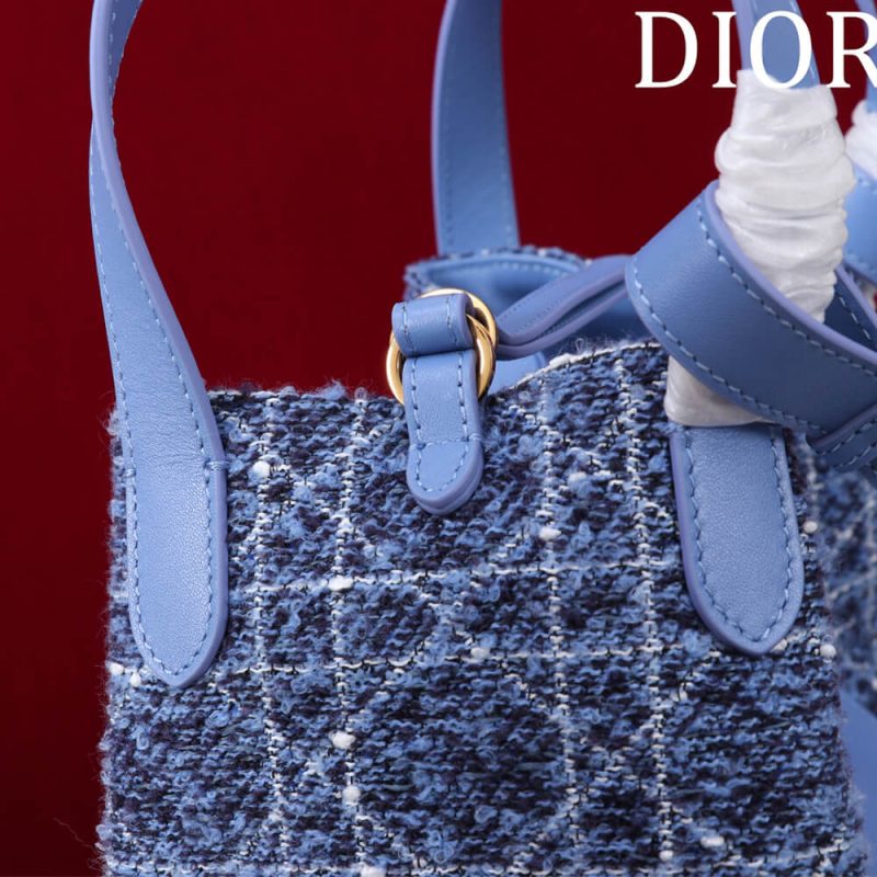 Dior Medium Signature Bucket Bag - Image 6