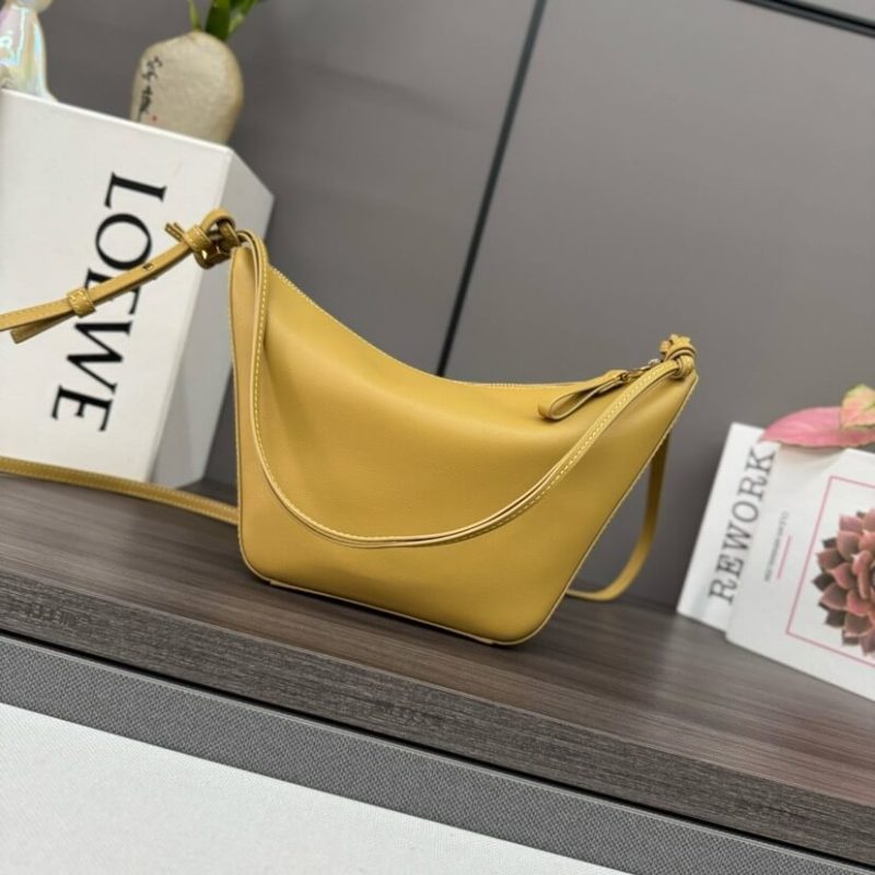 LOEWE Mini Hammock hobo in classic calfskin(HIGH-END GRADE) - Image 2
