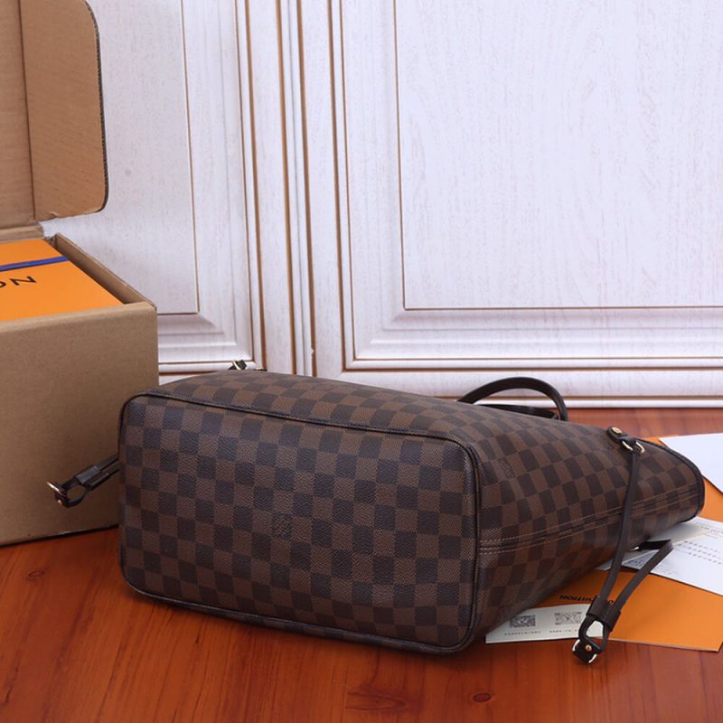 LV Neverfull MM Tote - Image 5