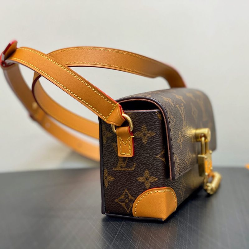 LV Cargo Wearable Wallet - Image 3