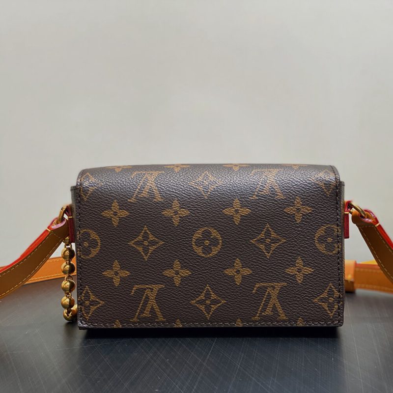 LV Cargo Wearable Wallet - Image 4