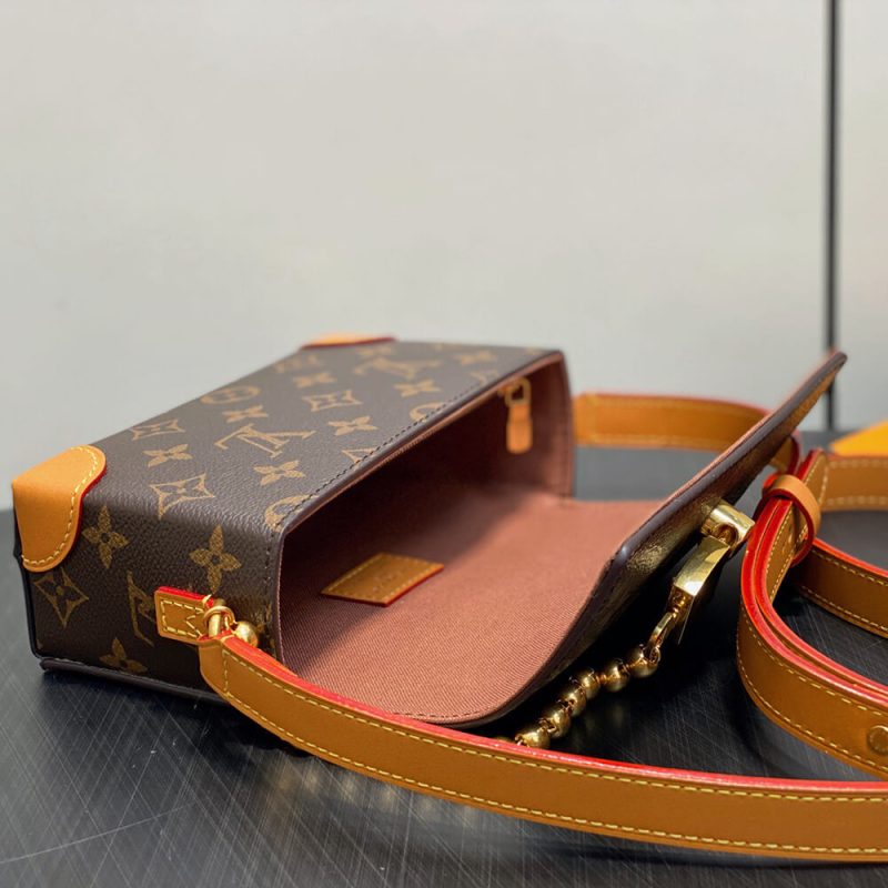 LV Cargo Wearable Wallet - Image 8